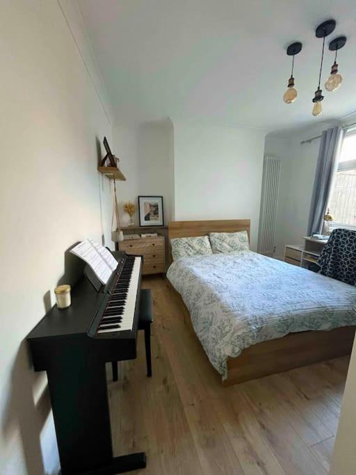 Cosy Flat In Burgess Hill, Sussex Apartment Exterior photo